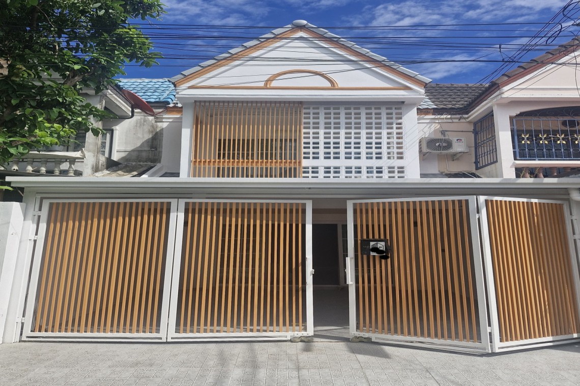 Townhouse For Sale in Bang Lamung, Chon Buri